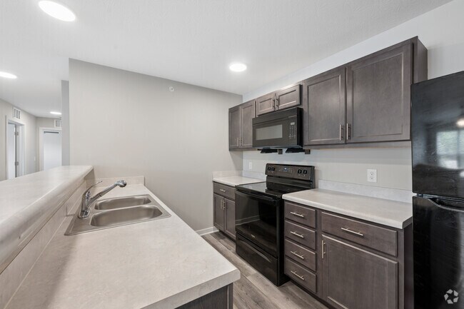 2BR, 2BA - 1,018SF - Kitchen - The Meadows