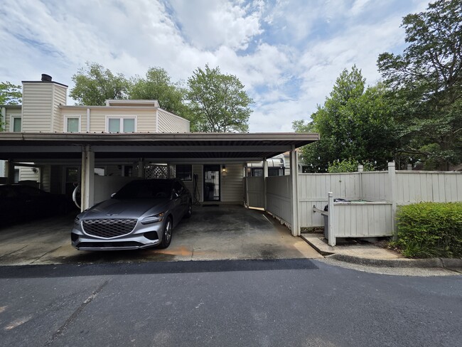 Building Photo - 647 Serramonte Dr