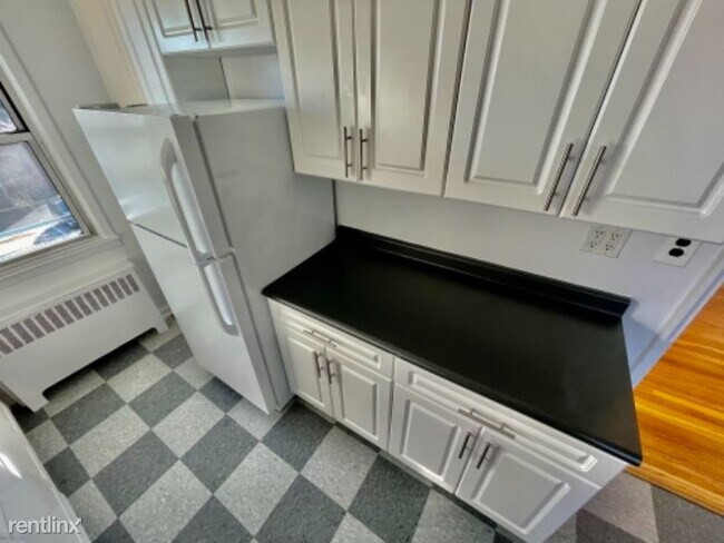 Building Photo - 1 br, 1 bath Townhome - 179 White Plains R...
