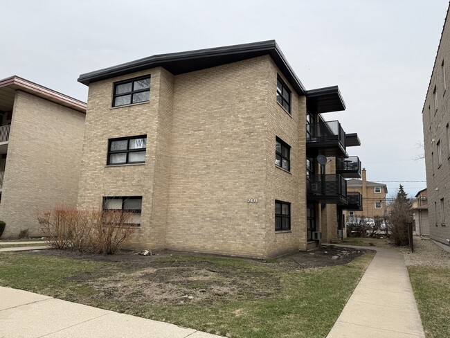 Building Photo - 2431 N 76th Ct