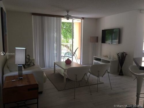 Foto principal - 19555 E Country Club Dr
