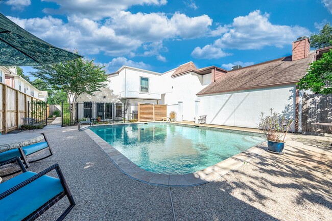 Foto del edificio - 4507 Medinah Pl