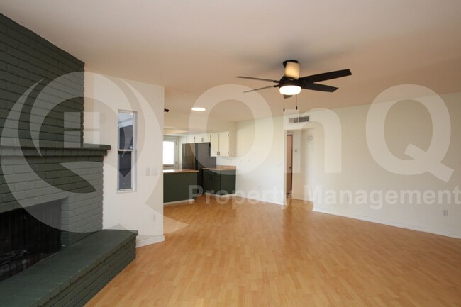 Foto del edificio - 6127 S Country Club Way