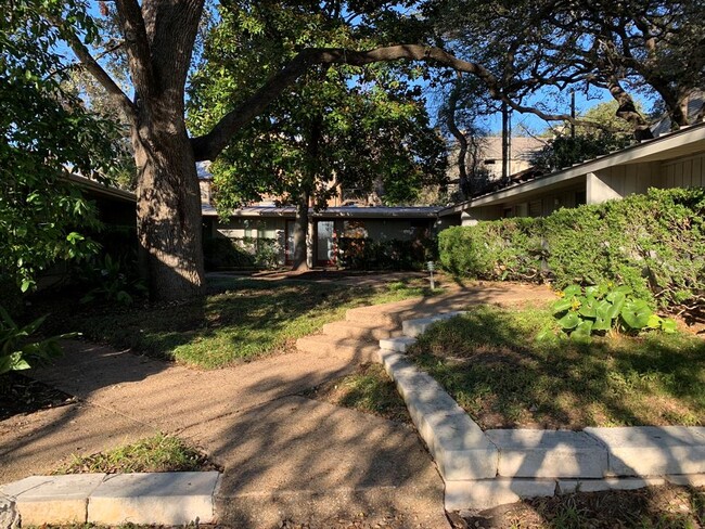 Building Photo - 1714 Summit View Pl