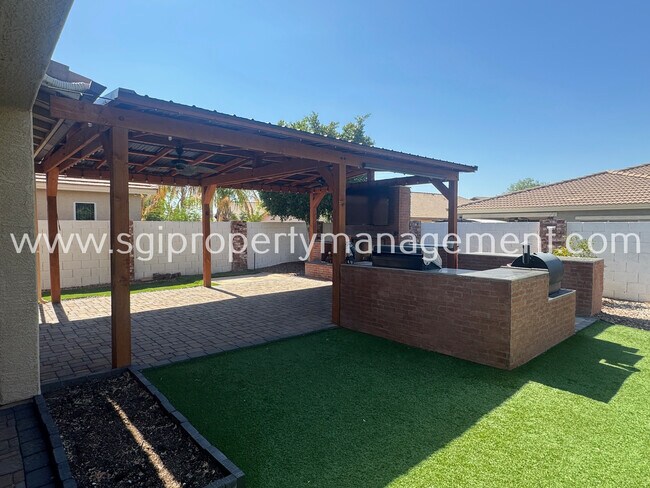 Foto del edificio - 18609 W Onyx Ave