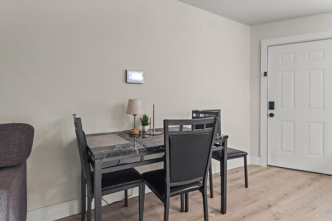 Foto del edificio - 3801 SW Triana Blvd