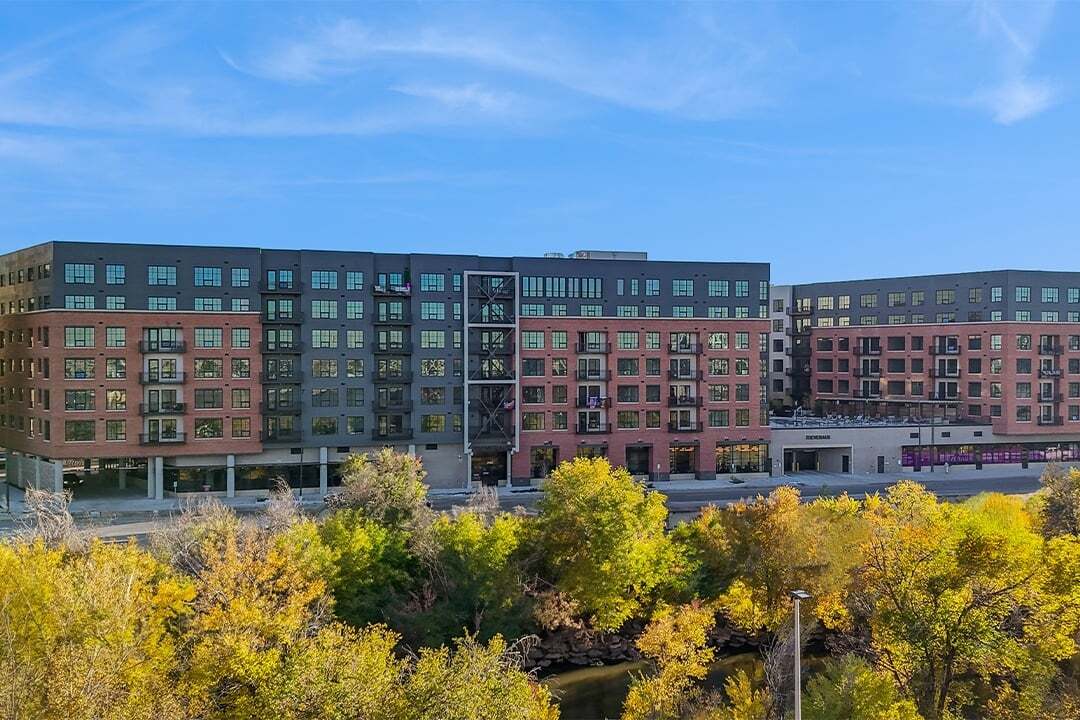 Primary Photo - The Deveraux