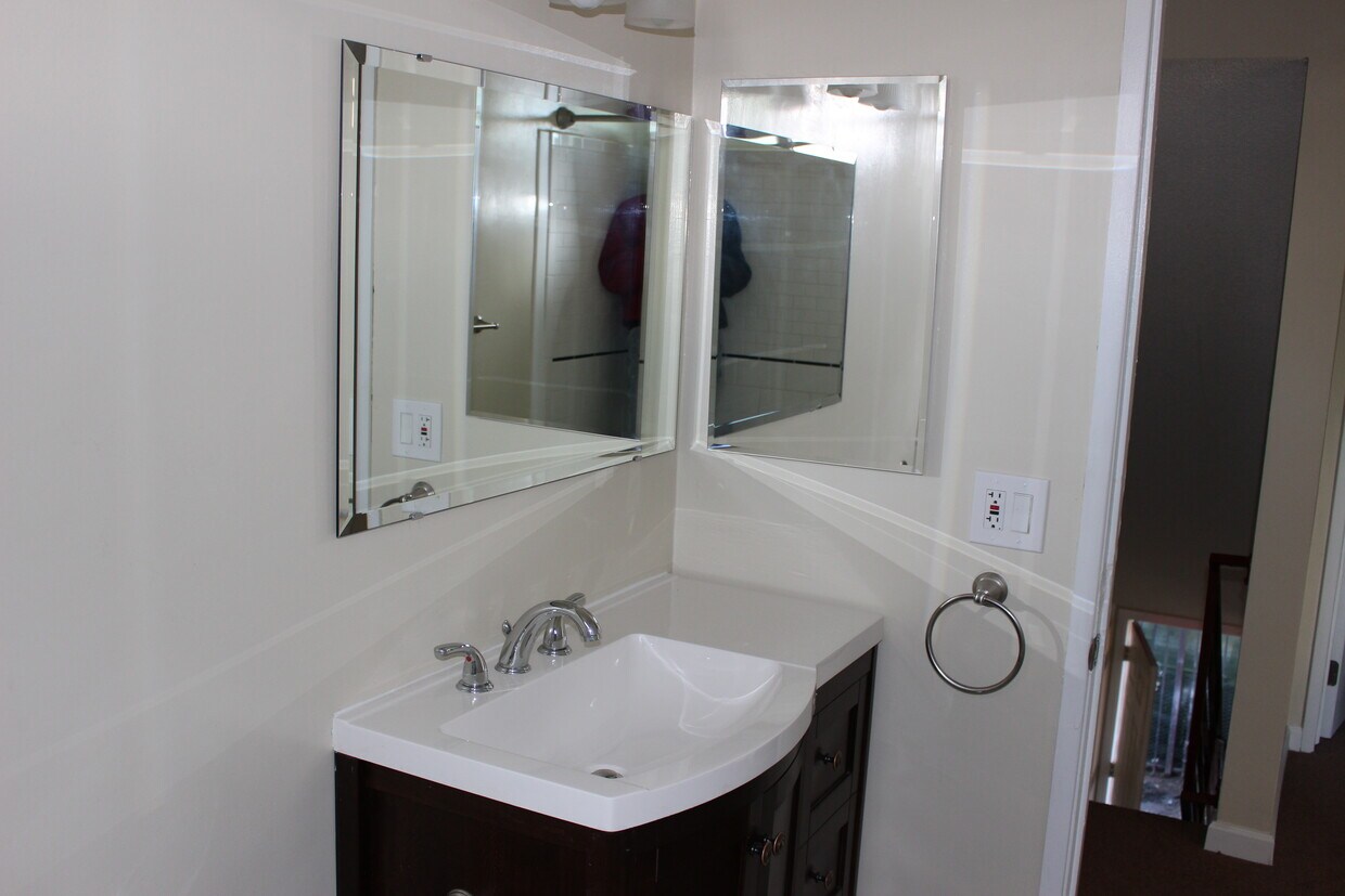 Building Photo - 2908 Alsace Ave