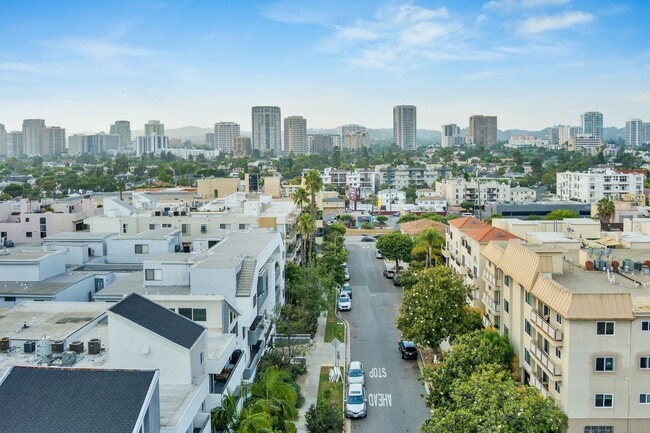 Building Photo - Holmby Apartments