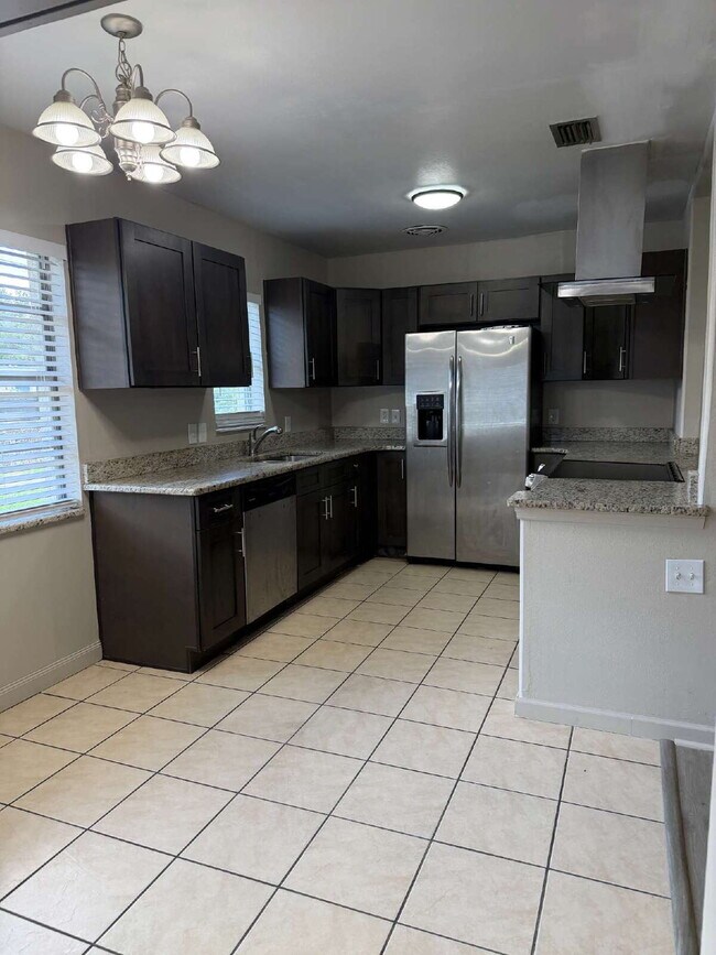 Foto del edificio - Adorable 4 bedroom 2 bath home in Central Lakeland with NO HOA