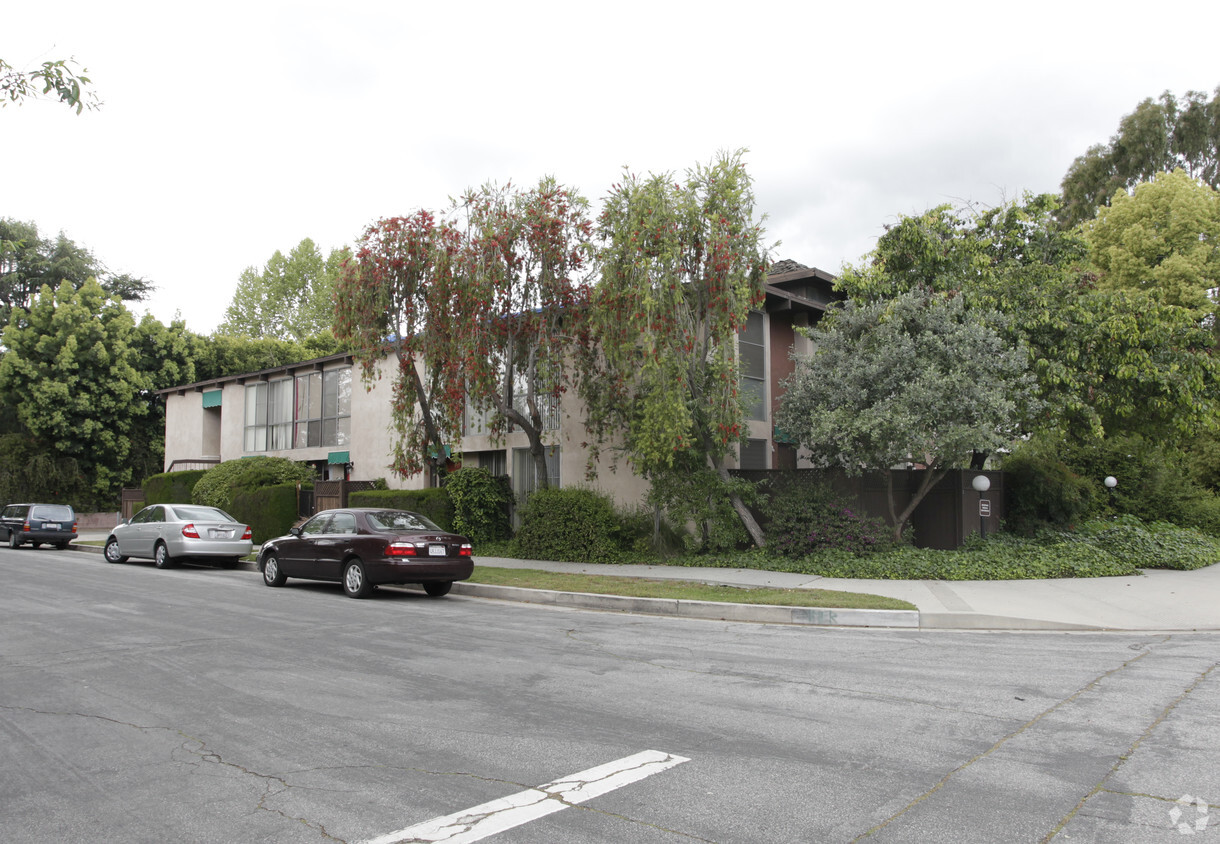 Primary Photo - Studio City Place