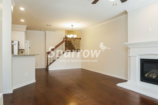 Building Photo - 2833 Sheridan Drive