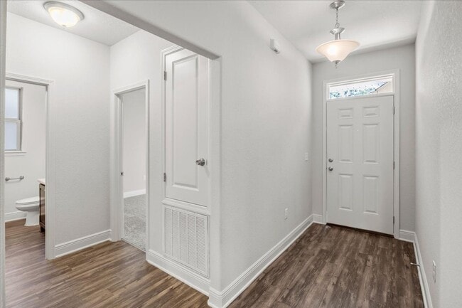 Foto del edificio - 3 bedroom 2 bathroom- GREAT Location in Pace!