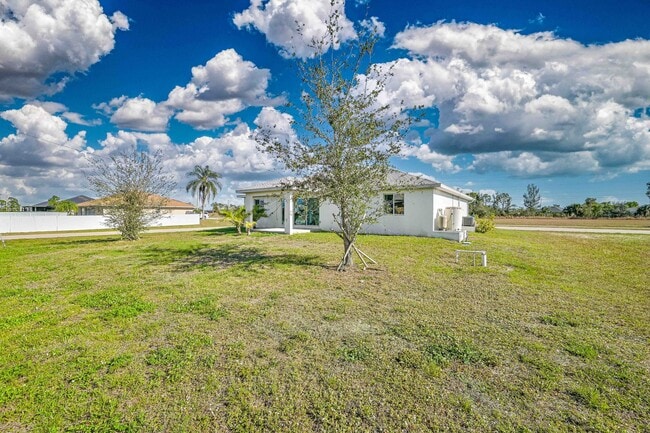 Building Photo - Modern Single-Family Home with 3 Bedrooms,...
