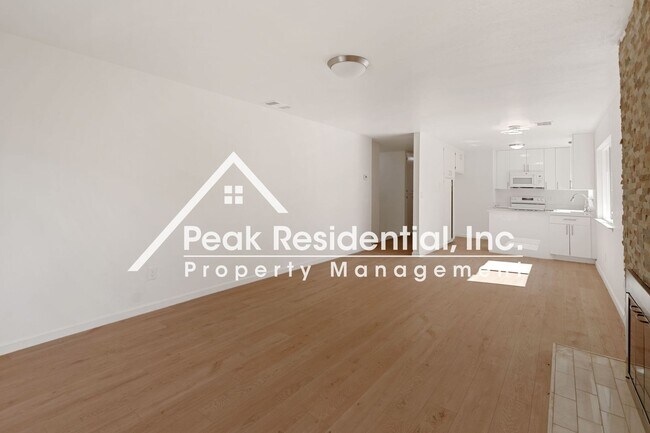 Foto del edificio - Updated Woodland 2bd/1ba Duplex
