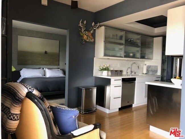 Foto del edificio - 1131 Alta Loma Rd