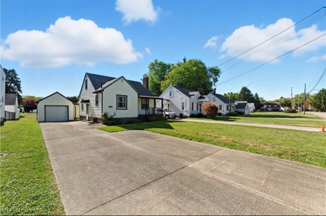 Foto del edificio - 132 33rd St SE