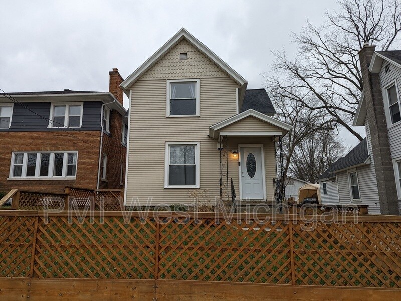 144 Page St NE, Grand Rapids, MI 49505 House Rental in Grand Rapids, MI