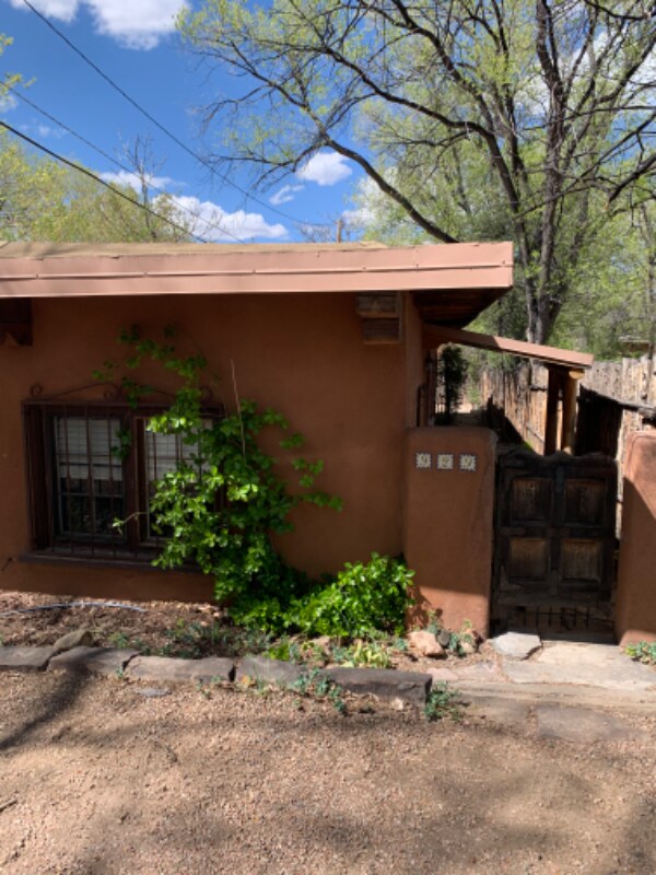 Primary Photo - 929 Acequia Madre
