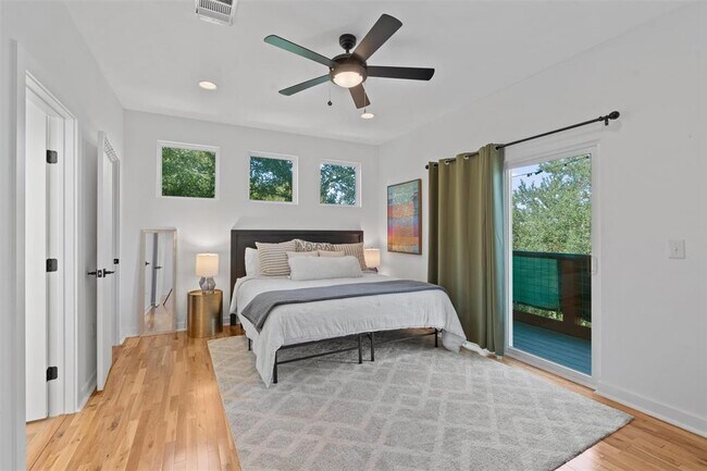 Foto del edificio - 2411 E 11th St