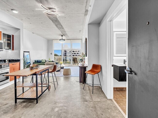 Foto del edificio - 3470 E Coast Ave