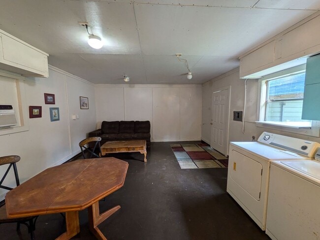 Building Photo - 115 Peach St