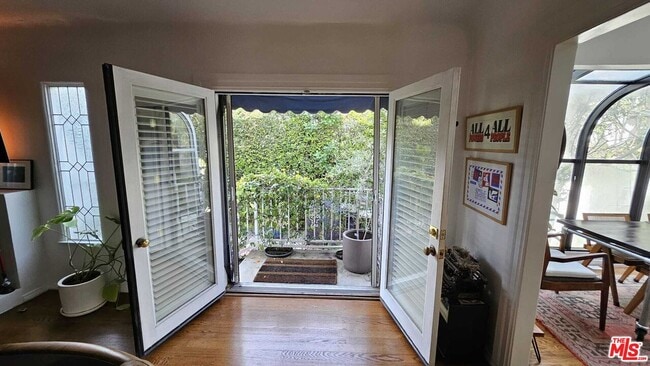 Building Photo - 8998 Lloyd Pl