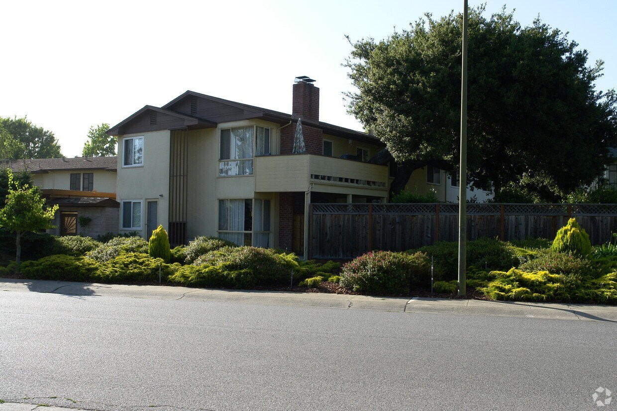 Primary Photo - 373 Waverley St
