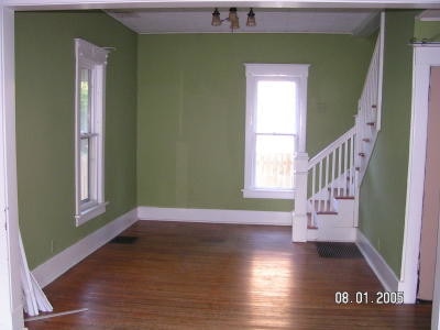 LR, E wall, stirs to 2nd flr - 803 W White St