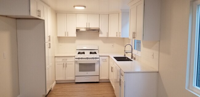 Foto del edificio - 2042 Evergreen St