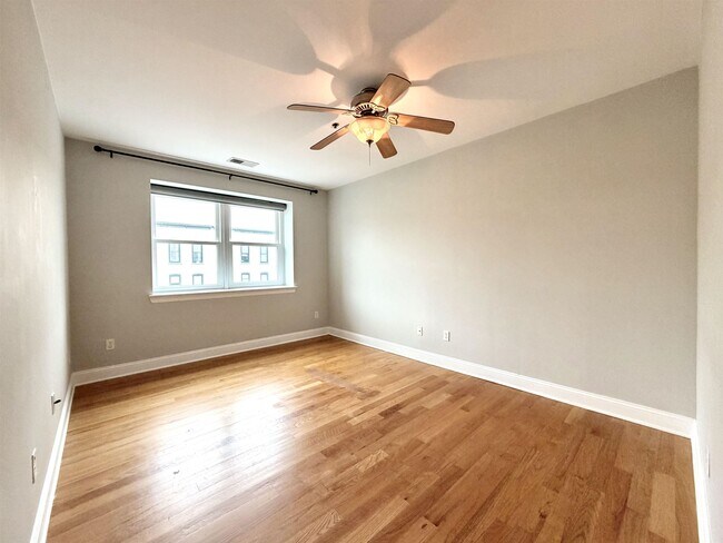 Foto del edificio - 807 Clinton St