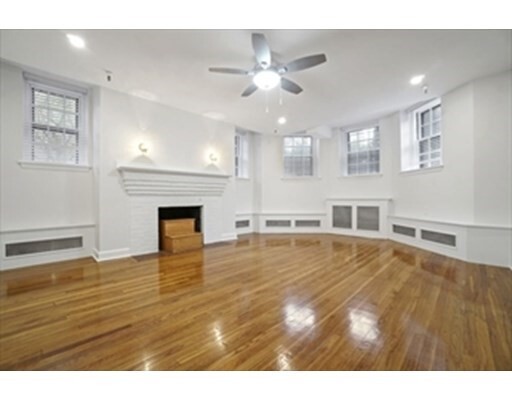 Building Photo - 255 Beacon St