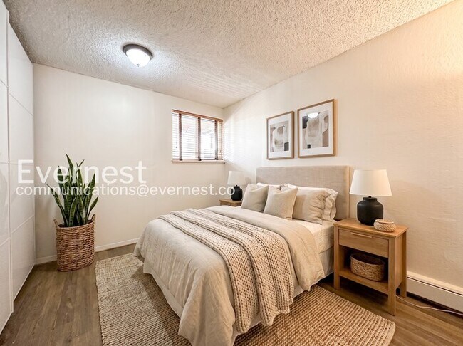 Building Photo - 1 Bed, 1 Bath Condo with Modern Amenities / Available Soon!