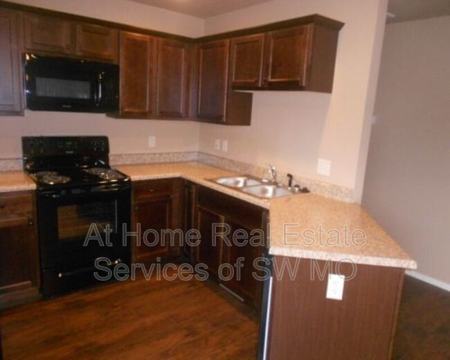 Foto del edificio - 1040 E Caravan St