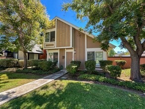 Building Photo - 5016 Abuela Dr