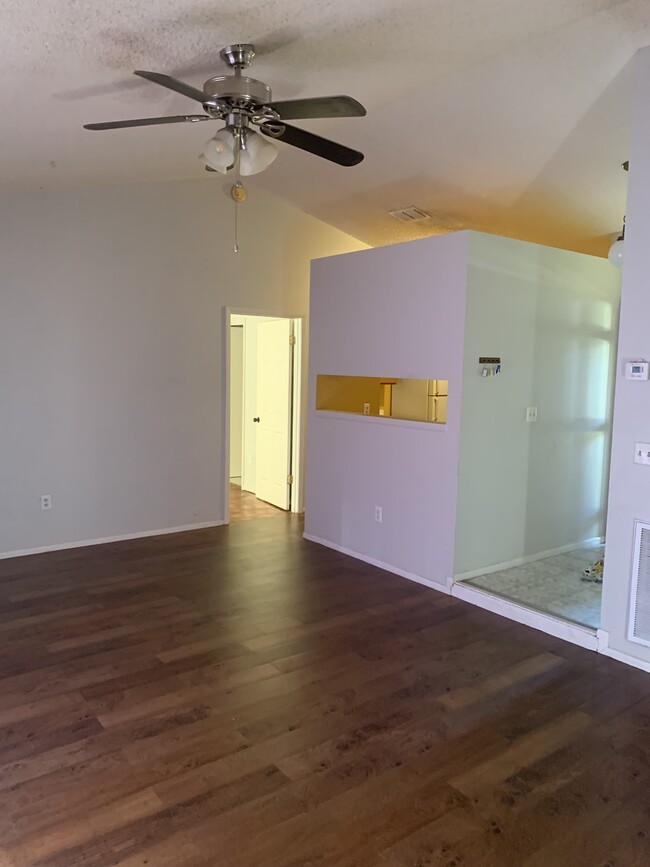 Living Room - 1252 Aladdin Rd