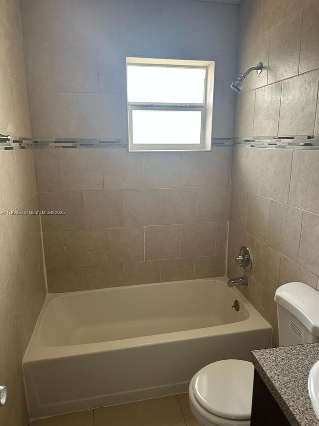 Foto del edificio - 2841 NW 13th Ct