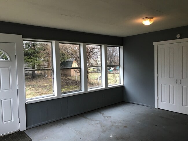 Photo - Eagledale - 4 bedroom home.