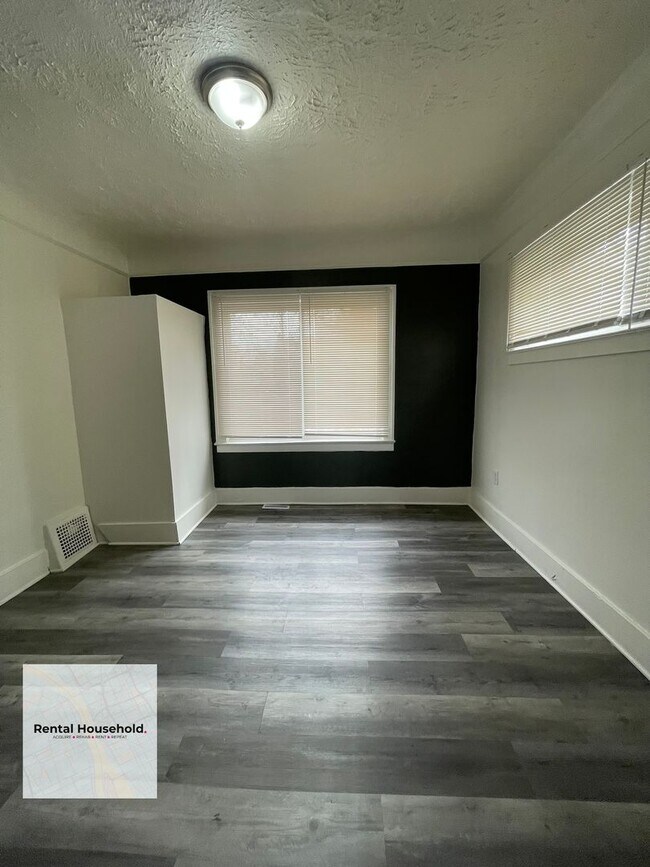 Foto del edificio - Huge 4 Bedroom Colonial
