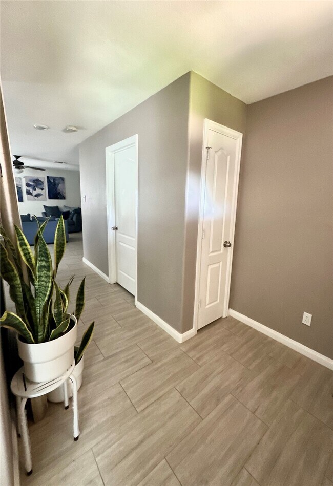 Building Photo - 7202 Roundrock Park Ln