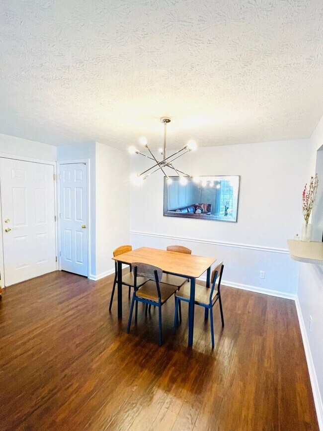 Foto del edificio - A charming house with 2 beds and 2 bath at...