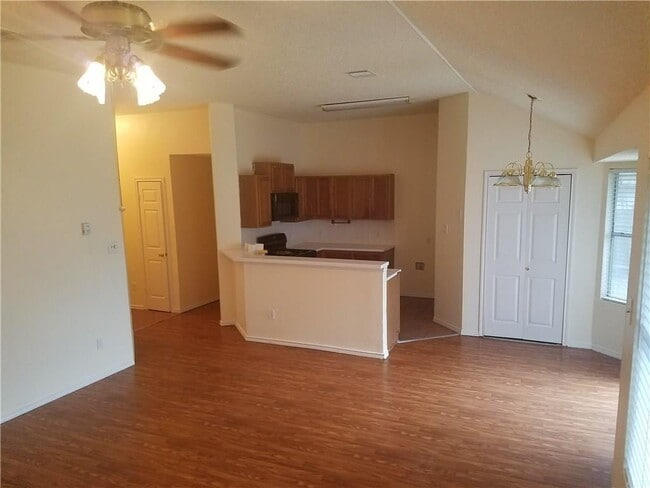 Building Photo - 1609 Honeysuckle Ln