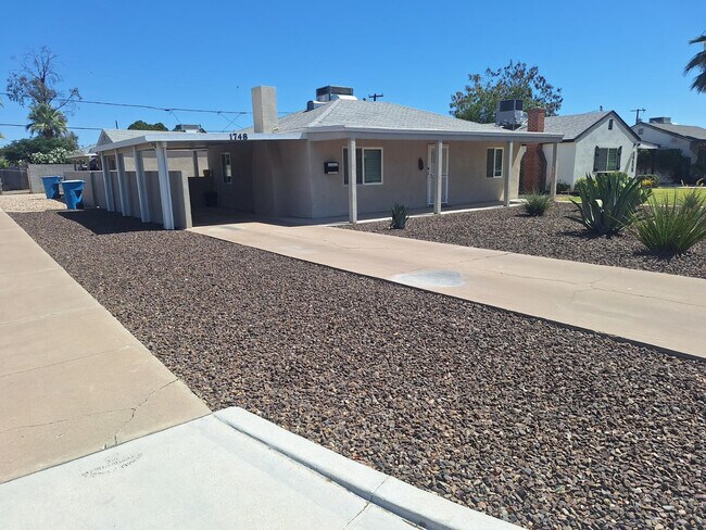 Foto del edificio - 1748 W Glenrosa Ave