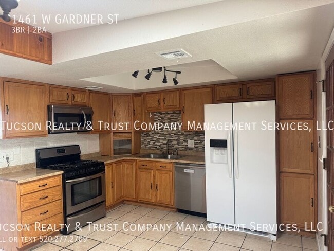 Building Photo - 1461 W Gardner St