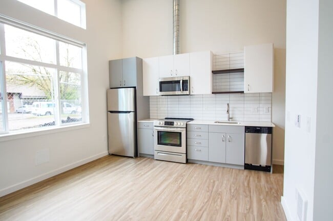 Building Photo - Bright Modern Studio with Tall Ceilings and Luxe Details!