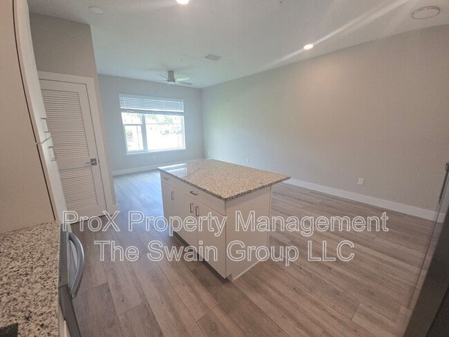 Foto del edificio - 701 Bates Ave SW