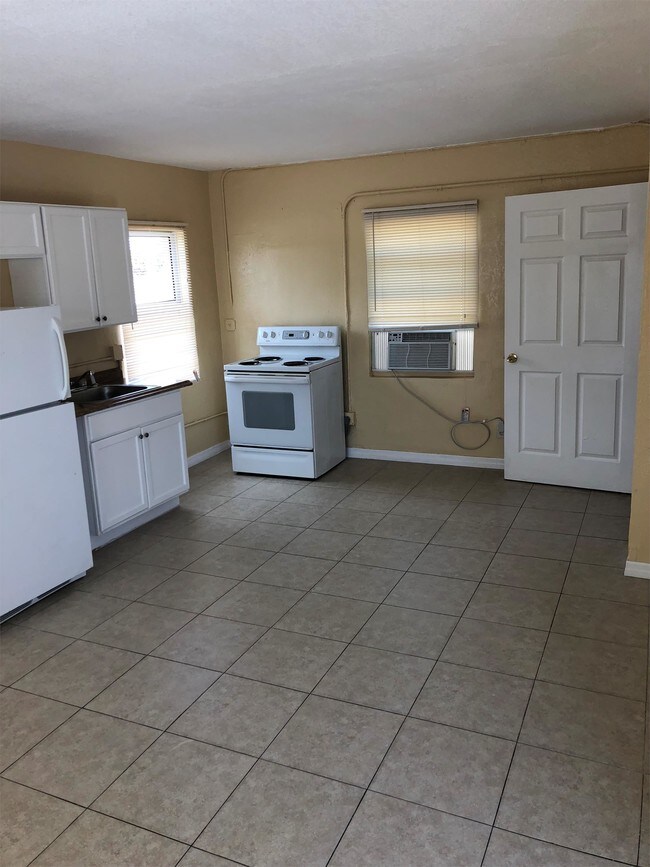 Foto del edificio - 2708 Broadway Ave