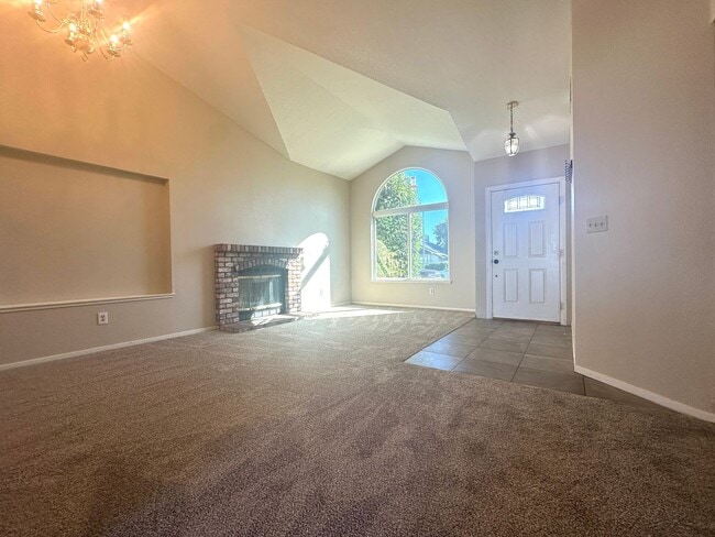 Building Photo - Single Story with No Rear Neighbors!
