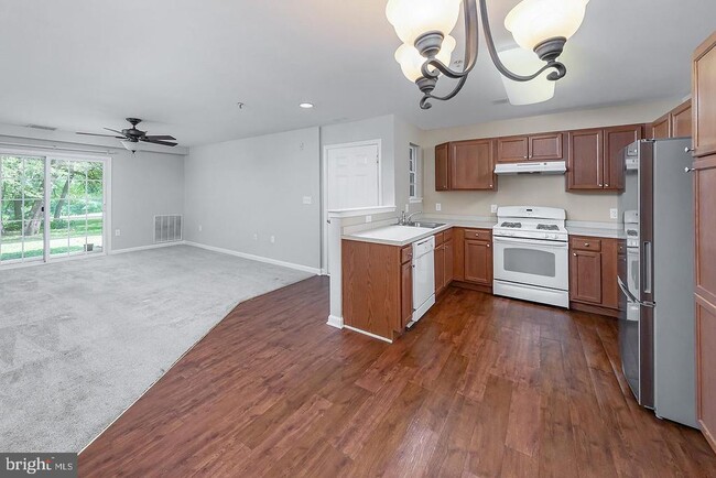 Building Photo - 1122 Tristram Cir