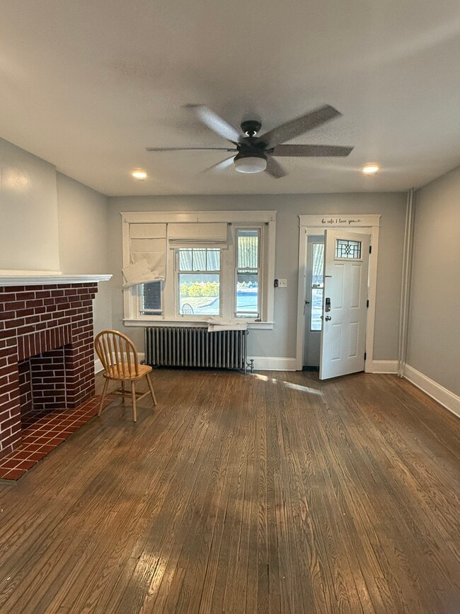 Living room - 1348 Easton Ave